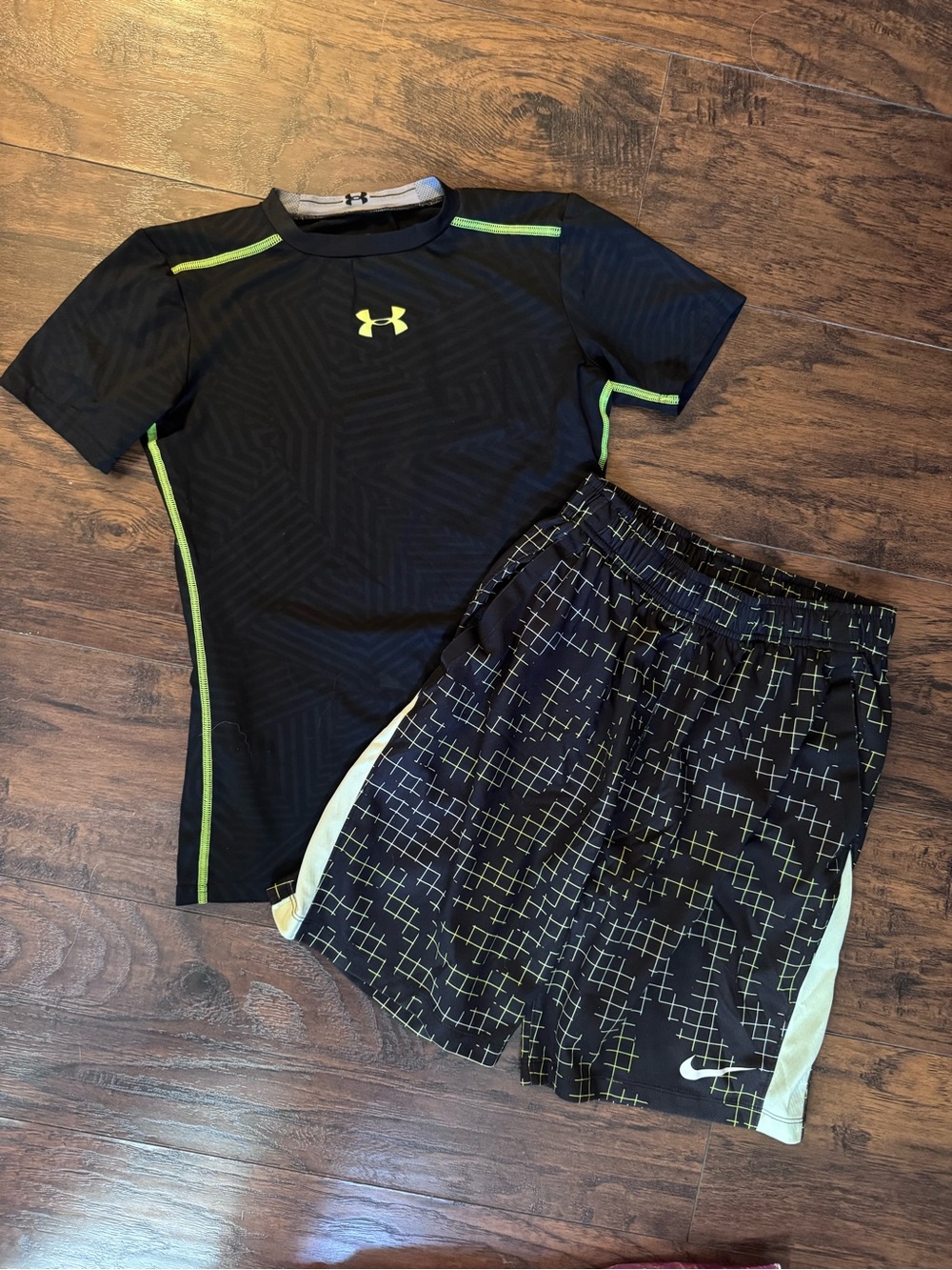 Under Armour Black Performance Tee & Nike Black Printed Shorts Set